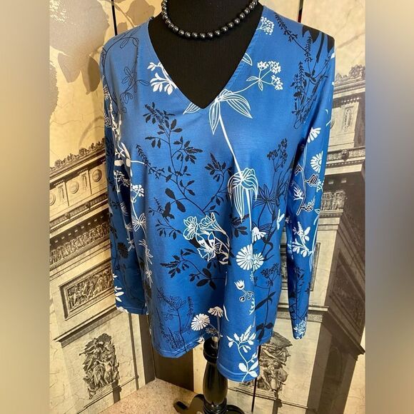 Beautiful top by Exclusive in size large - Picture 1 of 2